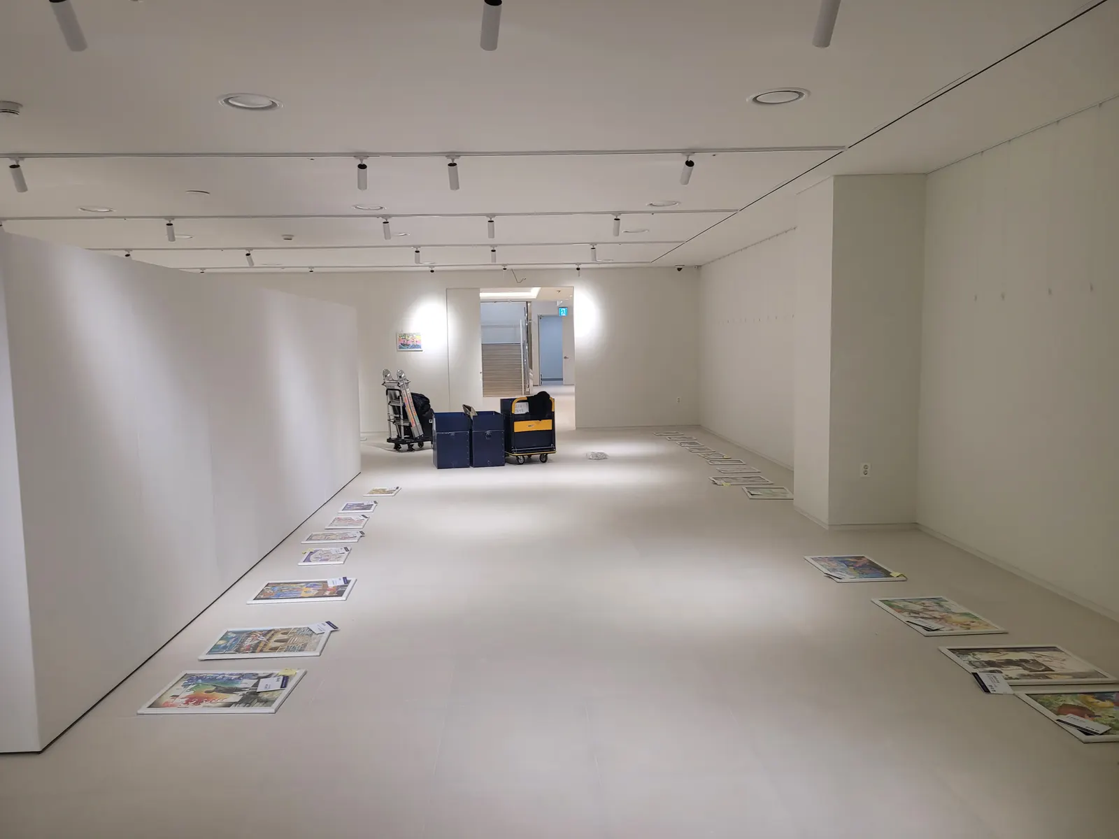 갤러리·전시회 액자레일 설치 시공 사진 1