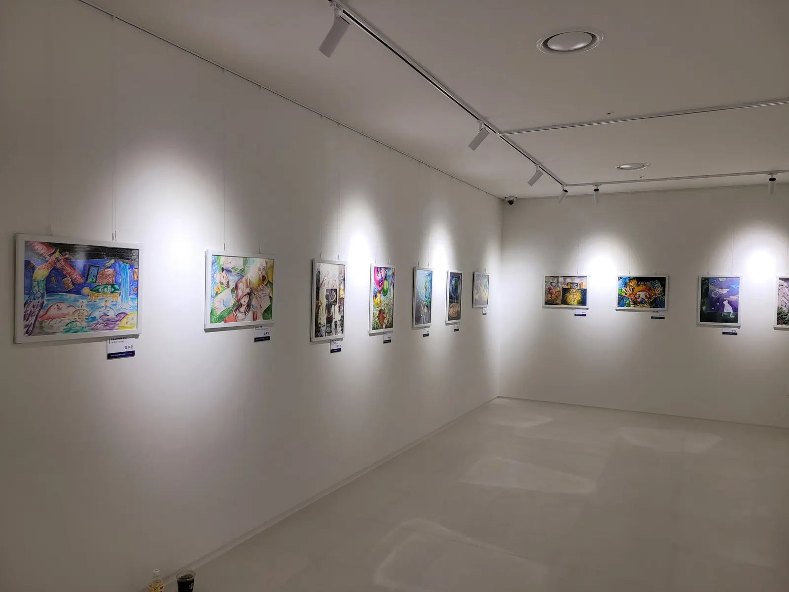 갤러리·전시회 액자레일 설치 시공 사진 3