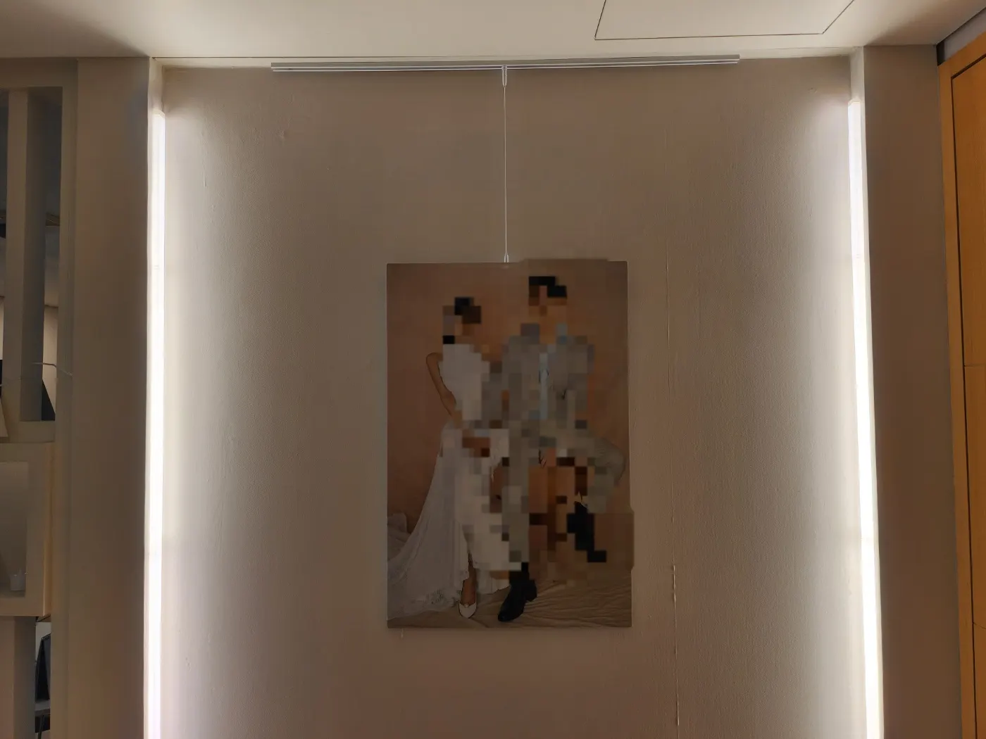 웨딩사진 액자레일 설치 시공 사진 1