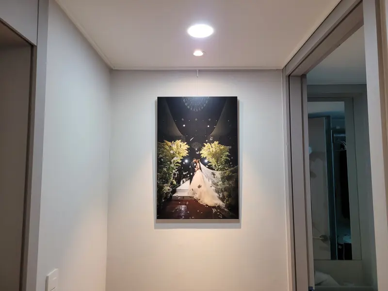 웨딩사진 액자레일 설치 시공 사진 4